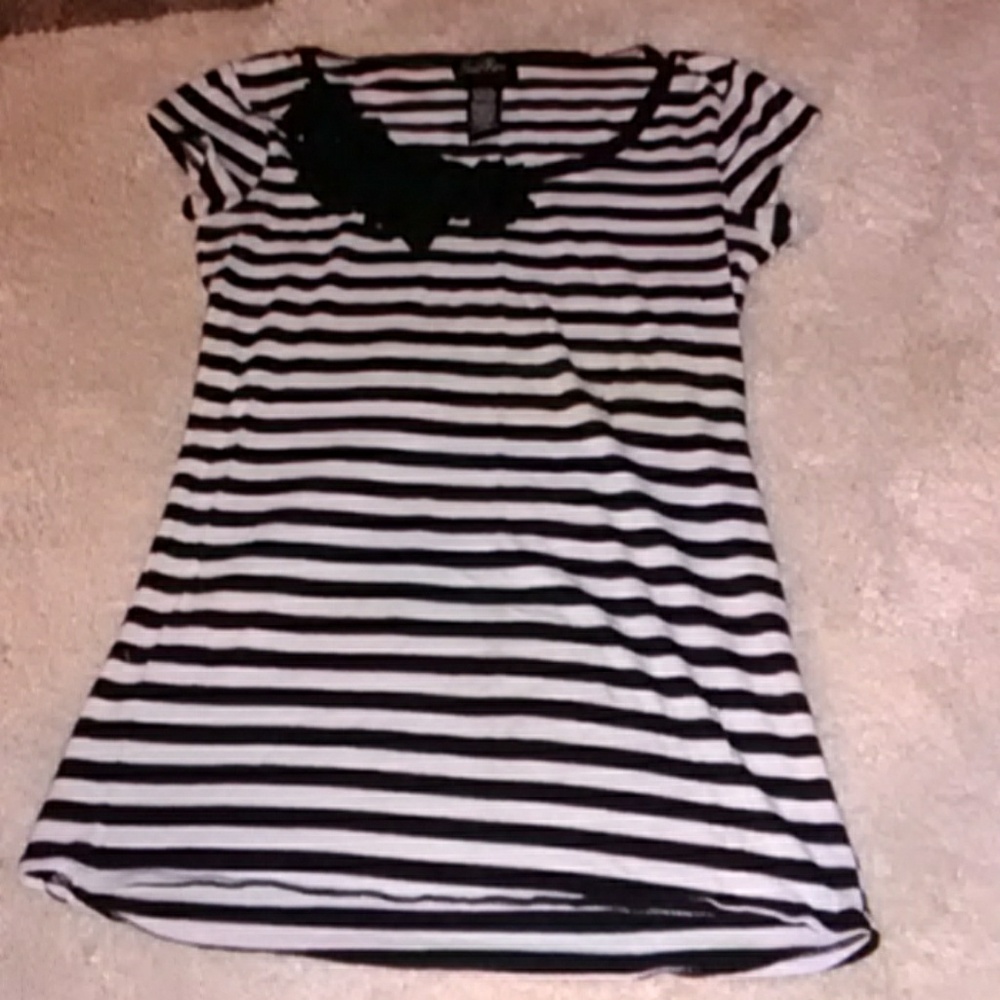 Black && White Striped Shirt
